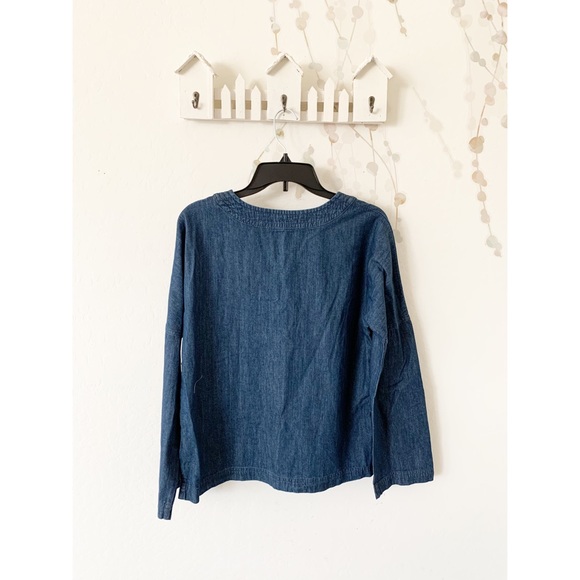 Universal Thread Chambray V-Neck Top - Picture 2 of 7